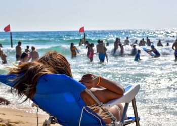 A Guide To Romantic Body Language