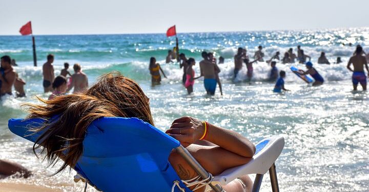 A Guide To Romantic Body Language